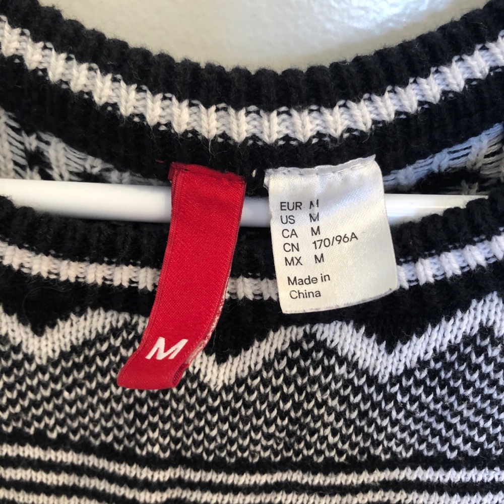 Cropped Pattern Crewneck - Picture 3 of 4